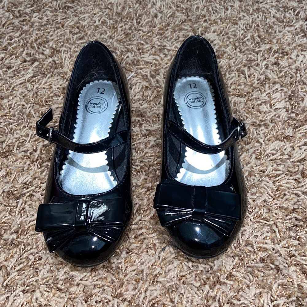 Girls Dress Shoes size 12.  Excellent shape.